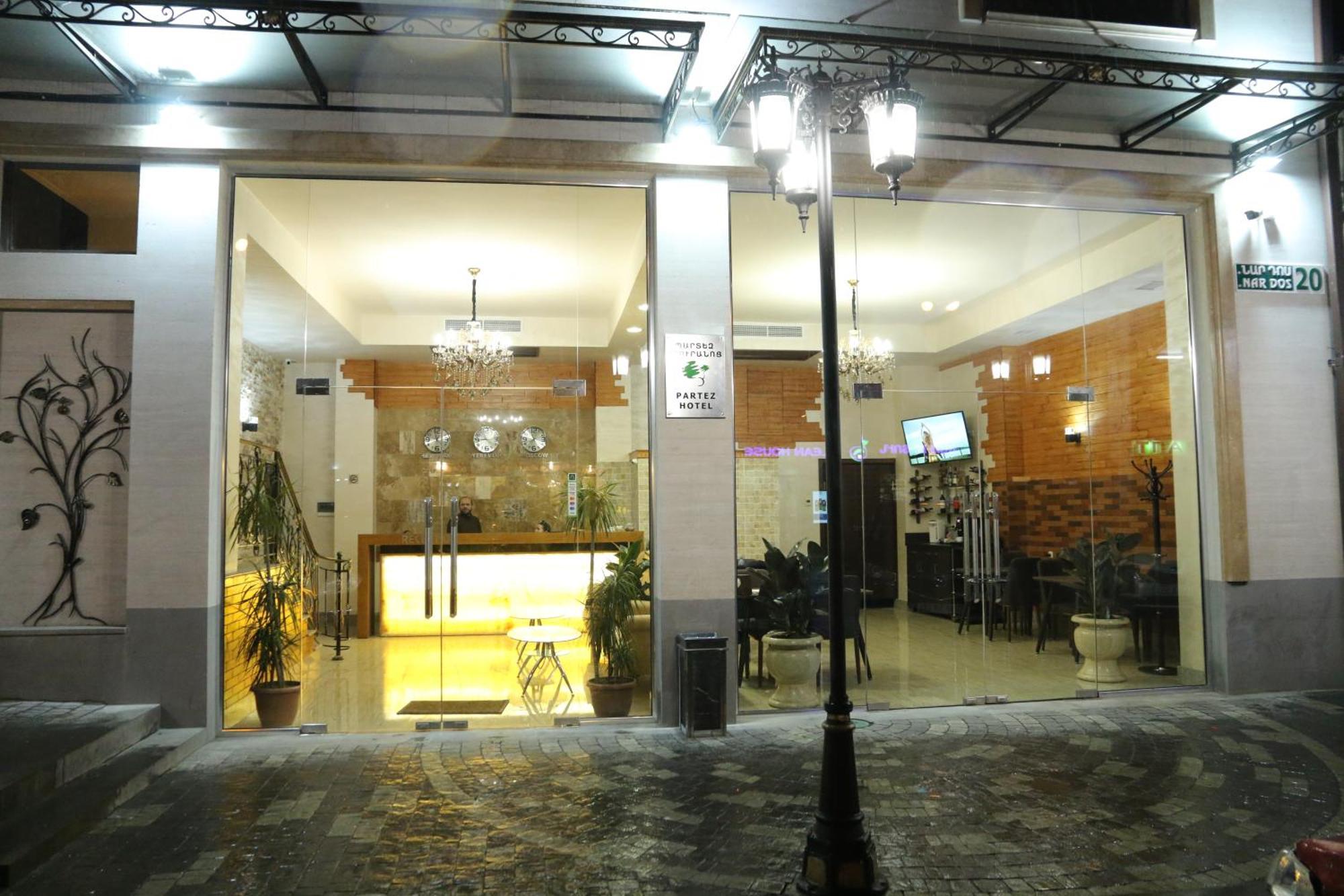 Hotel Partiez エレバン エクステリア 写真