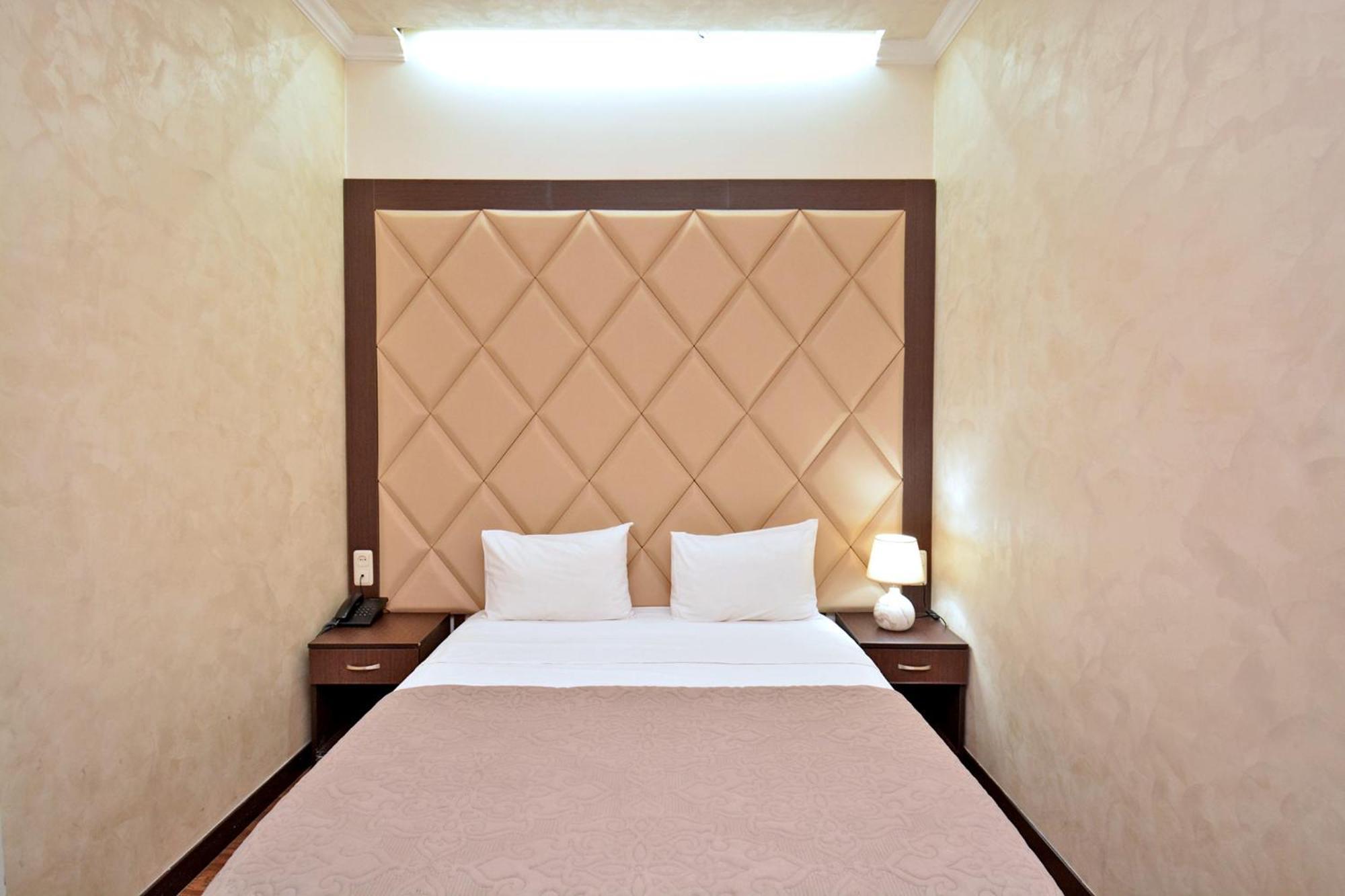 Hotel Partiez エレバン エクステリア 写真