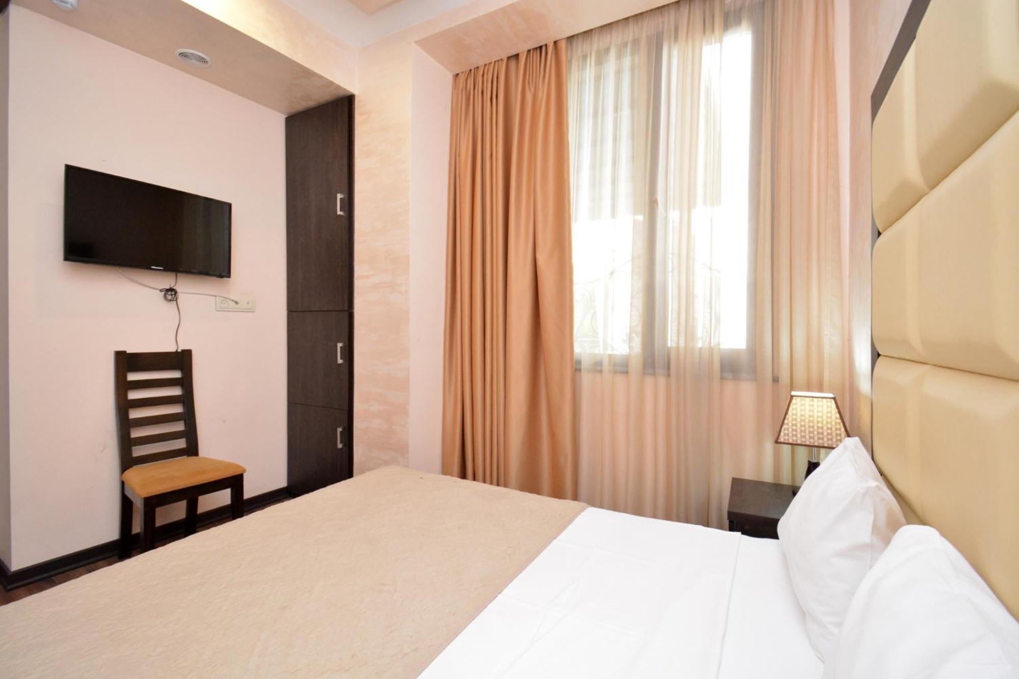 Hotel Partiez エレバン エクステリア 写真
