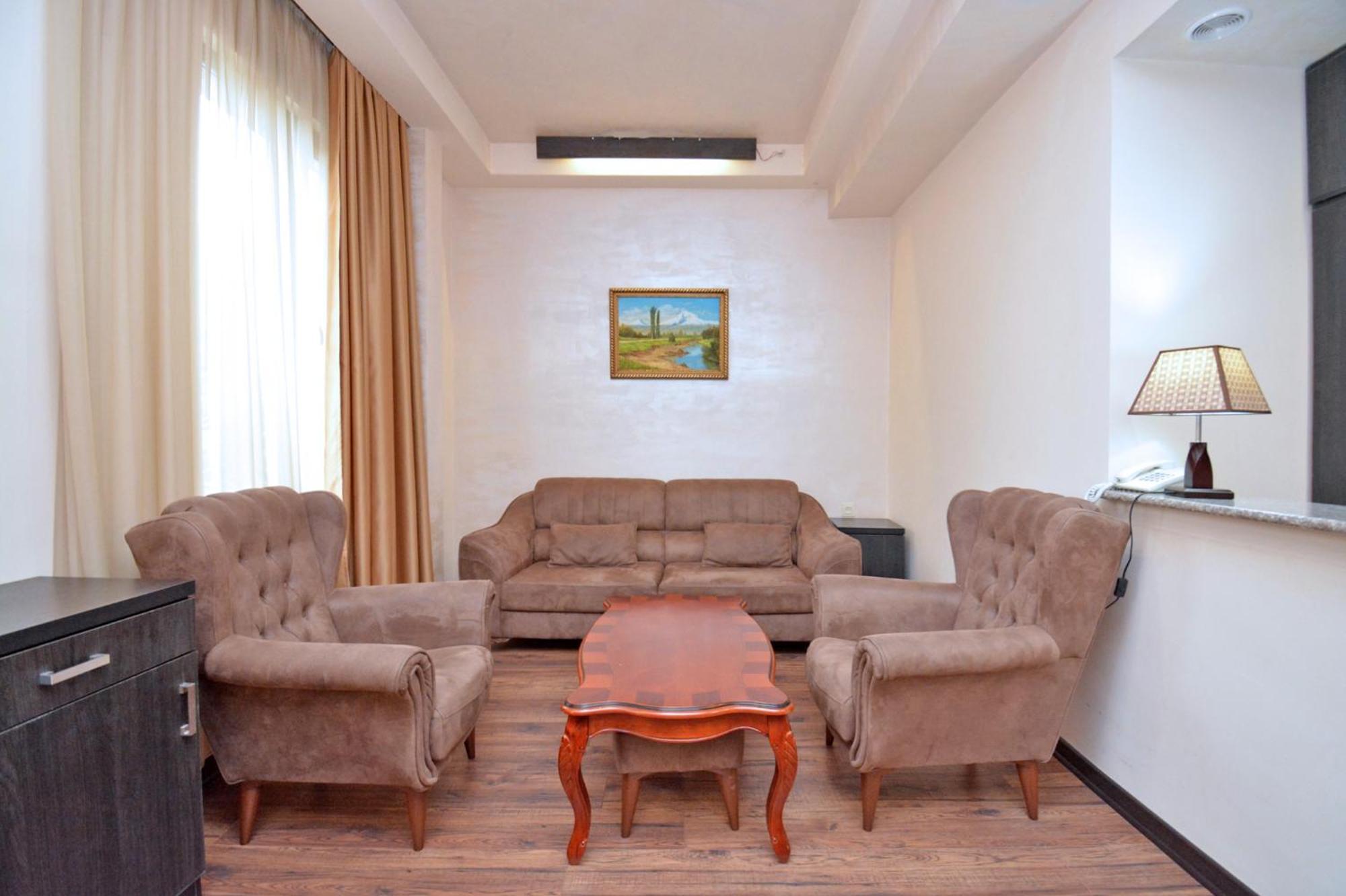 Hotel Partiez エレバン エクステリア 写真