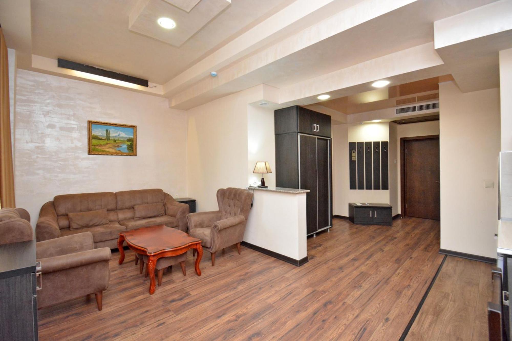 Hotel Partiez エレバン エクステリア 写真