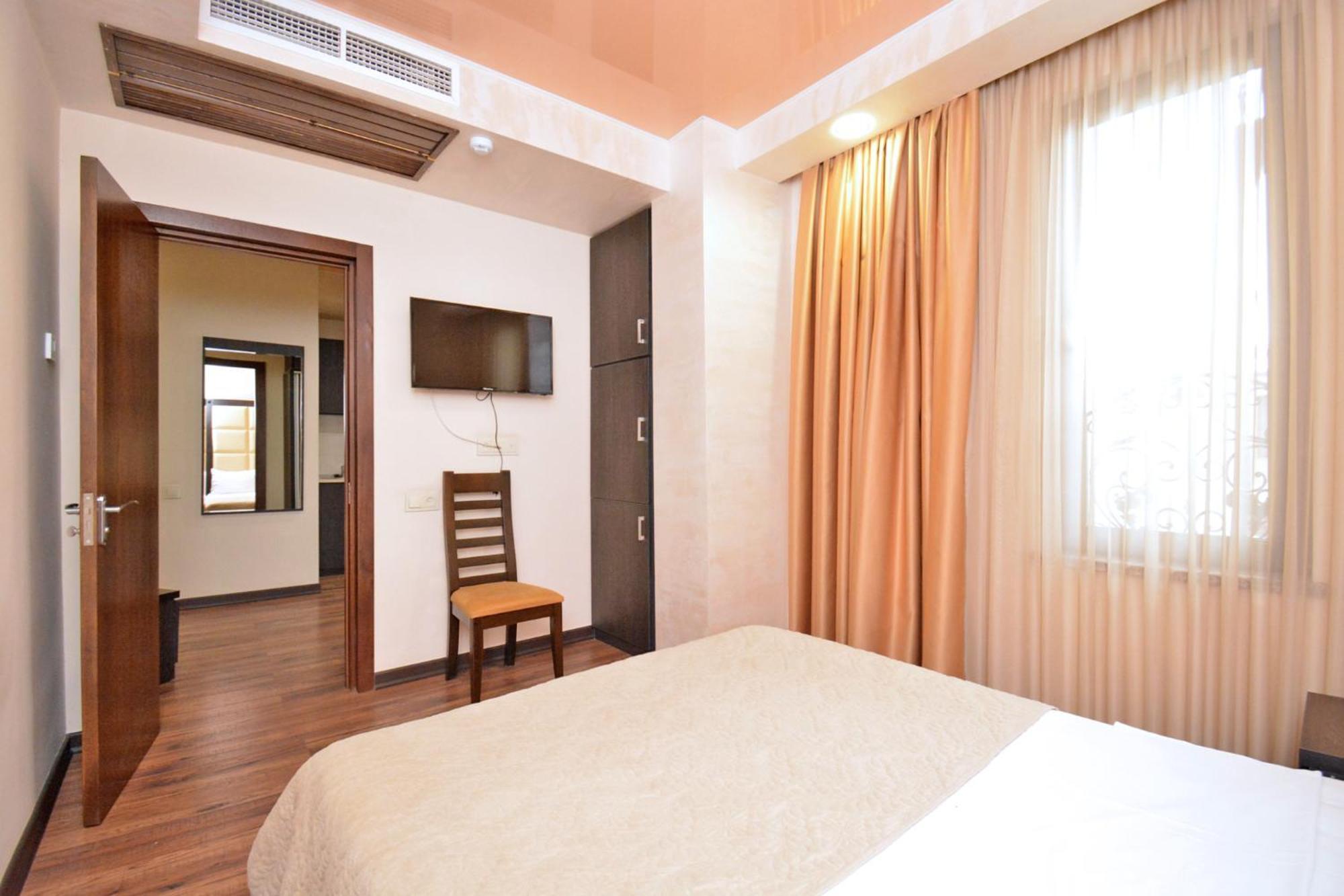 Hotel Partiez エレバン エクステリア 写真