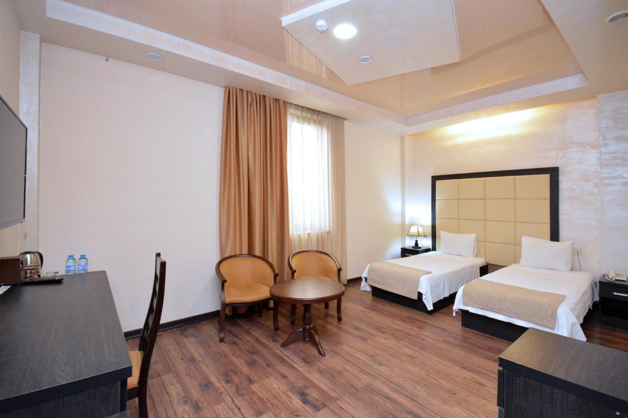 Hotel Partiez エレバン エクステリア 写真