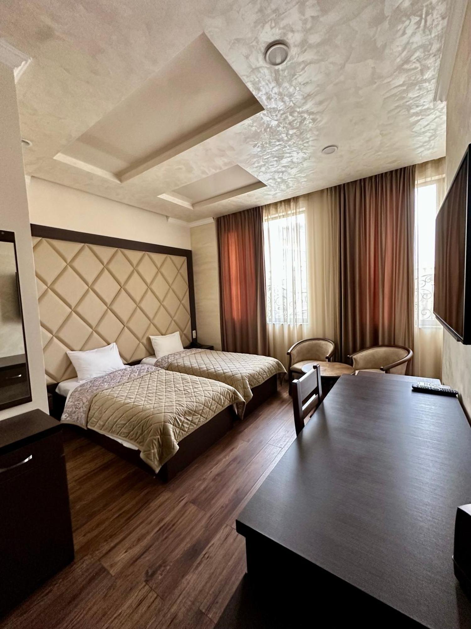 Hotel Partiez エレバン エクステリア 写真